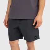 Short de baño tipo cargo color negro, con bolsillos laterales y parche circular con logo en la parte inferior. Confeccionado en nylon de secado rápido.