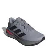 Championes de running Adidas modelo Galaxy 7, color gris con detalles en negro y una franja roja en la entresuela. Presentan capellada de malla transpirable, cierre con cordones y tecnología de amortiguación Cloudfoam en la suela.