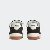 Championes Vans Upland negros con detalles en blanco y suela color caramelo. Zapatillas de corte bajo con cordones blancos, capellada de cuero y logo "V" en el lateral.