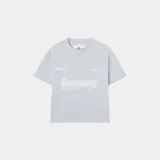 Camiseta de corte boxy, color gris jaspeado, con estampado frontal en blanco que incluye el texto "EMESTUDIOS" con un diseño gráfico estilizado que simula velocidad o movimiento.