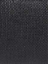 Billetera mediana tipo sobre, color negro, con textura granulada y logo metálico de Calvin Klein (ck) en el frente.