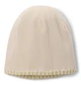 Gorro de punto de Columbia color beige con sutiles tonos amarillo claro, diseño trenzado, dobladillo vuelto y pompón superior a juego. Cuenta con una pequeña etiqueta de cuero sintético con el logo de la marca en el lateral.