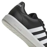 Championes Adidas Grand Court Base 2.0, color negro con las tres tiras blancas en los laterales y suela blanca.