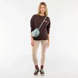 Legging de maternidad largo de punto liso en color beige, con cintura alta elástica diseñada para adaptarse al crecimiento de la panza durante el embarazo.