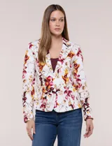 Blazer entallado de corte formal y estructurado, confeccionado en algodón con elastano. Presenta solapa clásica, cierre frontal con un botón a tono, bolsillos falsos tipo ojal en la cintura y mangas largas de corte recto. Cuenta con un diseño estampado floral en tonos rojo, bordó y amarillo sobre base blanca.