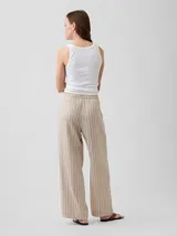 Pantalón de lino de corte wide leg, color verde militar, con cintura elástica y cordón ajustable.