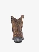 Bota corta estilo cowboy de cuero marrón desgastado, con punta afilada y tacón bajo. Presenta bordados en hilo dorado en el empeine y caña, incluyendo un diseño de estrellas troqueladas en la puntera. El tacón tiene un acabado envejecido plateado.