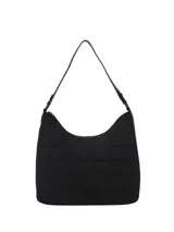 Bolso tipo hobo color negro con diseño acolchado de cuadrados y correa de hombro ajustable. Cuenta con cierre superior y logo de la marca grabado en la parte inferior.