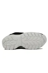 Championes deportivos Fila Toga para mujer, color blanco con suela chunky y detalles en beige y azul marino.
