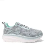 Championes negros con diseño geométrico en gris y blanco, cordones negros y suela blanca.