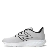 Championes de running New Balance modelo 411 V3, color gris claro con detalles en negro. Presentan capellada de malla transpirable, entresuela de EVA acolchada para mayor amortiguación y suela de goma resistente.