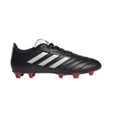 Championes de fútbol Adidas Goletto VIII, color negro con detalles en blanco y suela roja. Exterior sintético con costuras en el antepié y acolchado en el talón. Suela resistente para terreno firme.
