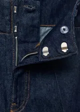 Pantalón wide leg de tiro alto en tejido de algodón estilo denim, con dos bolsillos laterales, trabillas y cierre oculto.