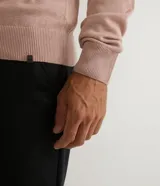 Buzo masculino de punto liso en color rosado, con cuello redondo y mangas largas, de la marca Marfinno.