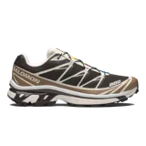 Championes Salomon XT-6, calzado de trail running adaptado para uso urbano. Diseño en color negro, gris, rojo y blanco, con sistema de cordones de ajuste rápido Quicklace y suela de gran tracción.