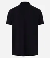 Remera polo de corte comfort, confeccionada en algodón peruano de alta calidad. Presenta cuello clásico con tapeta de botones y mangas cortas. Diseño liso y texturizado, ideal para un look casual y fresco.