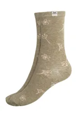 Medias color verde oliva con estampado de flores en color rosa pálido.