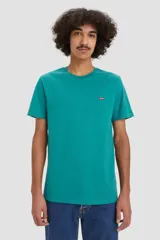 Remera de algodón color verde con logo de Levi's en el pecho.