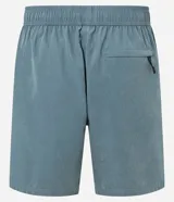 Bermuda masculina color verde con cintura elastizada ajustable con lazo, bolsillos laterales y traseros, y etiqueta de goma en el ruedo. Confeccionada en poliéster.