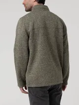 Campera polar de hombre RKF modelo Arizona, color verde militar jaspeado con interior de micropolar, cierre frontal completo y bolsillos con cierre.