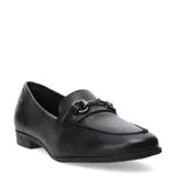 Mocasines de cuero negro con puntera ovalada y detalle de aplique metálico en el empeine. Diseño clásico de calce fácil con suela plana.