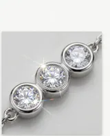 Collar de plata 925 con cadena fina y dije compuesto por seis círculos engastados con circonias.