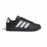 Championes Adidas modelo Streettalk, de diseño urbano con exterior sintético negro, tres bandas laterales blancas y suela de caucho negra. Presenta puntera con relieve y detalle en blanco en el talón.