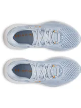 Championes de running Under Armour modelo Infinite Pro 2, color celeste con suela blanca y detalles en naranja. Presentan una parte superior de malla técnica transpirable, amortiguación UA HOVR+ para mayor retorno de energía y diseño de talón optimizado para estabilidad.