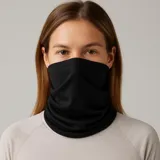 Cuello térmico negro de poliéster, ideal para actividades al aire libre.