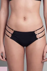 Bombacha colaless negra de lycra con tiras elásticas laterales y fundillo de algodón.