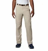 Pantalón cargo de hombre color beige, con múltiples bolsillos laterales y cierre frontal. Diseño funcional ideal para actividades al aire libre.