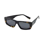 Lentes de sol de diseño rectangular con armazón estampado en carey y cristales oscuros. Presentan el logo de la marca en dorado en las patillas.