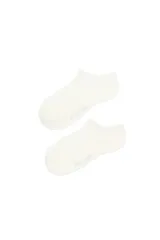 Par de medias invisibles color blanco con logo de la marca Pimentón estampado en el lateral.