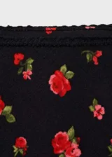 Falda midi evasé de viscosa color negro con estampado floral rojo.