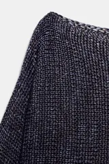 Jersey de punto con cuello barco y mangas anchas de corte holgado.