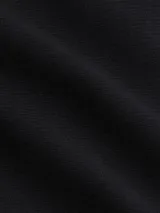 Sweater negro Calvin Klein con cuello alto, confeccionado en tejido lyocell suave y con insignia del monograma en el pecho.