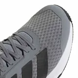 Championes Adidas Dropset Control, color gris con detalles en negro y verde.