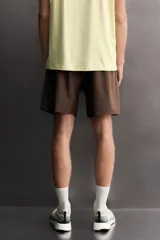 Short deportivo Zara Athleticz de tejido técnico ligero y elástico en color celeste, con cintura elástica ajustable, bolsillos frontales, aberturas laterales en el bajo y detalle de logo estampado.