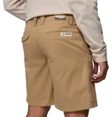 Short Columbia Acker Rock Short de mezcla de algodón en color beige, con trabillas para cinturón, cierre de botones y múltiples bolsillos utilitarios.