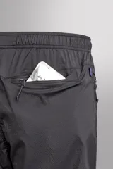 Pantalón slim fit Zara Athleticz de tejido técnico ligero y elástico en color negro, con cintura elástica ajustable, bolsillos con cremallera y bajos con elástico.