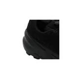 Championes Salomon x MM6 Maison Margiela modelo Cross Low, de color negro con diseño técnico, sistema de cordones de ajuste rápido y suela todoterreno con tacos.
