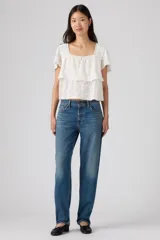 Pantalón de jean azul de tiro medio, con corte holgado y diseño taper.