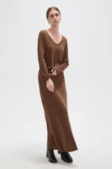 Falda larga de algodón, de corte recto y diseño minimalista.