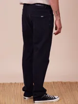 Pantalón de jean celeste de corte recto.