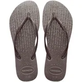Chancletas Havaianas modelo Slim Gloss color gris con acabado brillante con purpurina y tiras finas texturizadas.