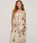 Vestido midi de corte evasé confeccionado en viscolino (mezcla de viscosa y lino). Presenta un diseño con estampado de palmeras y follaje sobre un fondo beige. Cuenta con escote cuadrado, breteles anchos con lazos ajustables en los hombros y espalda con lastex para un ajuste cómodo.