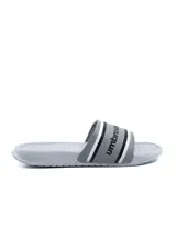 Ojotas Umbro modelo Dots para hombre, color gris con tira ancha que incluye líneas decorativas y el logo de la marca estampado.