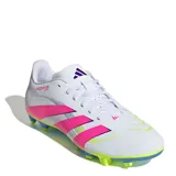 Championes de fútbol Adidas Predator Club, diseñados para césped natural y sintético. Presentan una base blanca con detalles en fucsia, amarillo neón y violeta, con una capellada sintética texturizada para mayor control del balón y suela multiterreno.