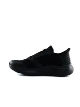 Championes deportivos Umbro modelo Flux, color negro, de diseño moderno y suela texturizada.