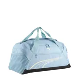 Bolso deportivo Puma de tamaño pequeño, color celeste con detalles en blanco y base negra. Cuenta con compartimento principal con cierre, bolsillo frontal, bolsillo lateral de red y asas dobles con correa ajustable.